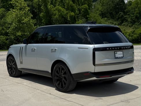 Used 2023 Land Rover Range Rover SE AWD/4WD image 4