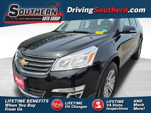 Used 2017 Chevrolet Traverse LT image 1