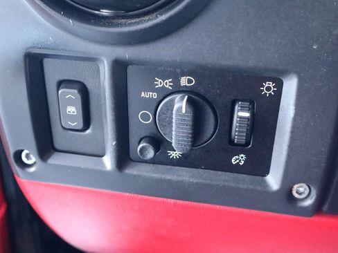 Used 2005 HUMMER H2 SUT AWD/4WD image 25