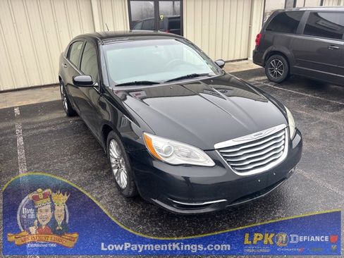 Used 2013 Chrysler 200 LX image 1