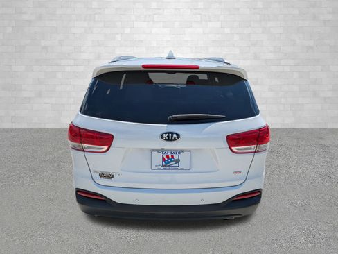 Used 2018 Kia Sorento FWD image 3