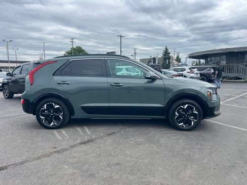 Certified 2025 Kia Niro Wind w/ Wind Preserve Package FWD image 8