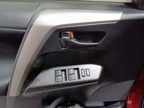 Used 2016 Toyota RAV4 LE image 10