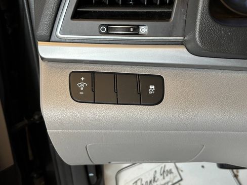 Used 2018 Hyundai Elantra SE image 16