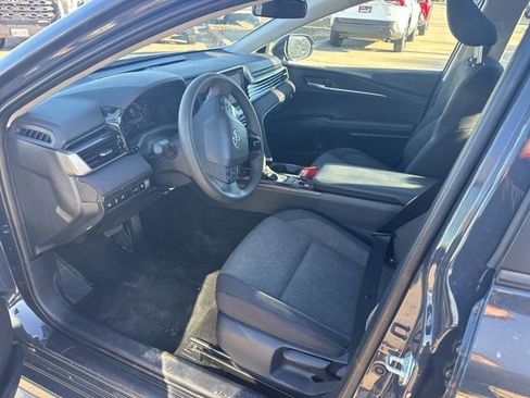 Used 2025 Toyota Camry LE image 8