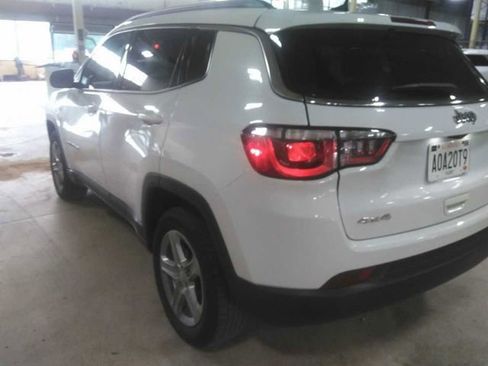 Used 2024 Jeep Compass Latitude AWD/4WD image 3