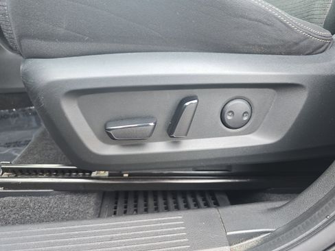 Used 2022 Nissan Rogue SV FWD image 28