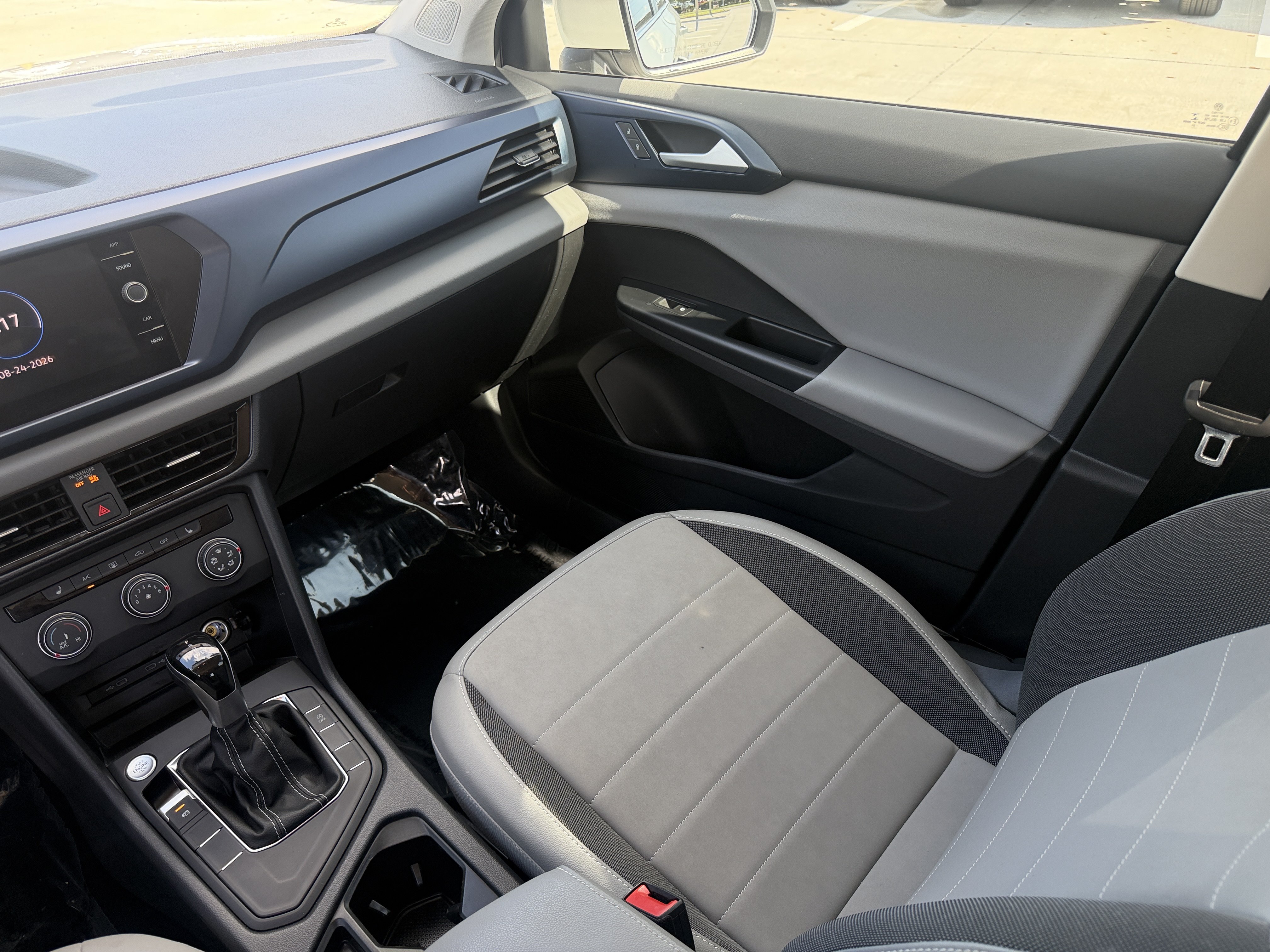 Used 2022 Volkswagen Taos SE FWD image 13