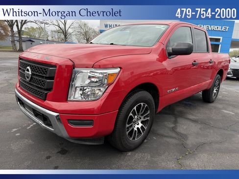Used 2022 Nissan Titan SV image 1