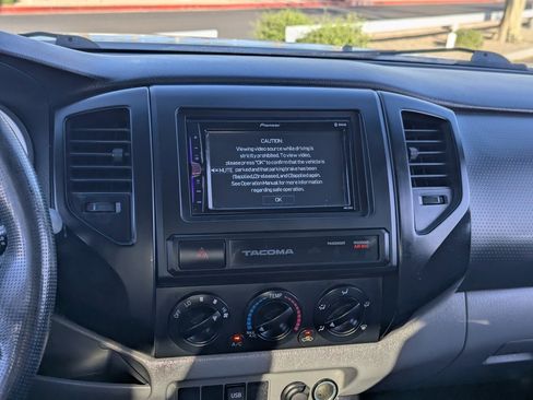 Used 2015 Toyota Tacoma PreRunner image 18