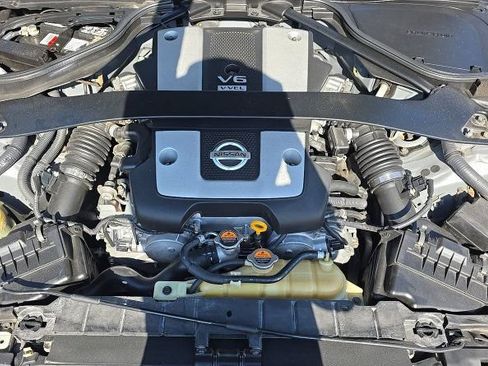 Used 2016 Nissan 370Z Coupe RWD image 3