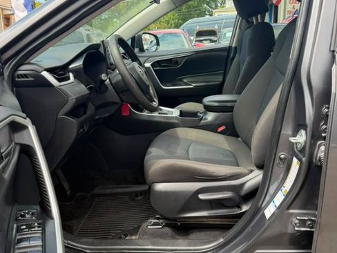 Used 2022 Toyota RAV4 LE AWD/4WD image 18