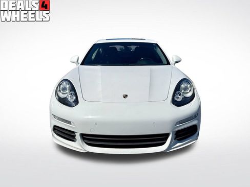 Used 2016 Porsche Panamera RWD image 2