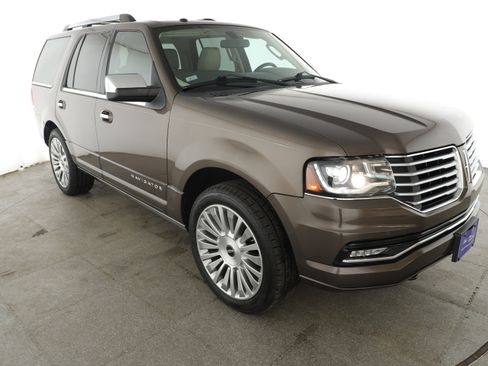 Used 2015 Lincoln Navigator 2WD w/ Equipment Group 101A Reserve image 3