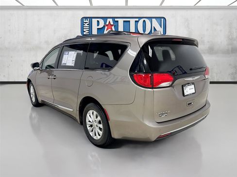 Used 2017 Chrysler Pacifica Touring-L image 5