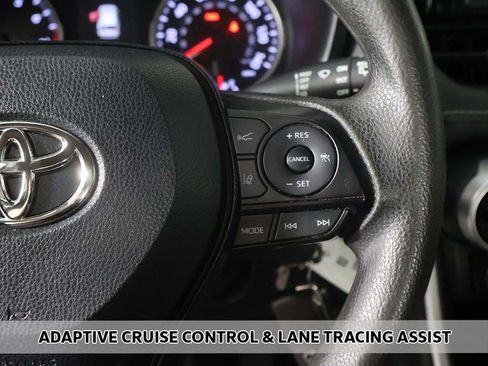 Used 2020 Toyota RAV4 LE FWD image 3