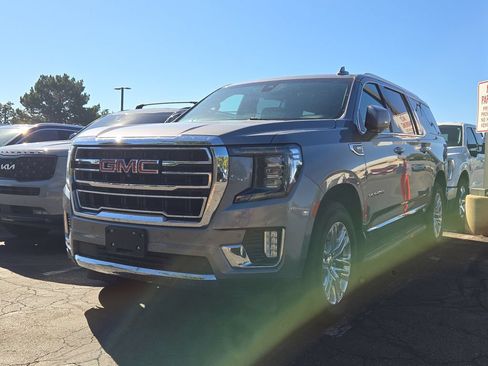 Used 2022 GMC Yukon XL SLT w/ SLT Premium Package AWD/4WD image 1