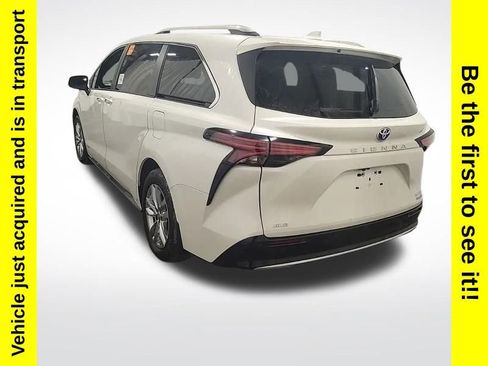 Used 2021 Toyota Sienna Limited image 5