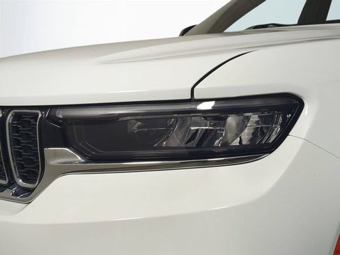 Used 2025 Jeep Grand Cherokee Limited AWD/4WD image 10