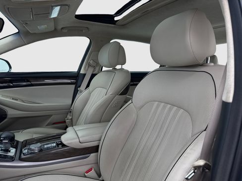 Used 2017 Genesis G90 3.3T Premium RWD image 15