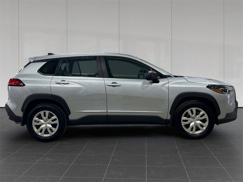 Used 2023 Toyota Corolla Cross L image 6