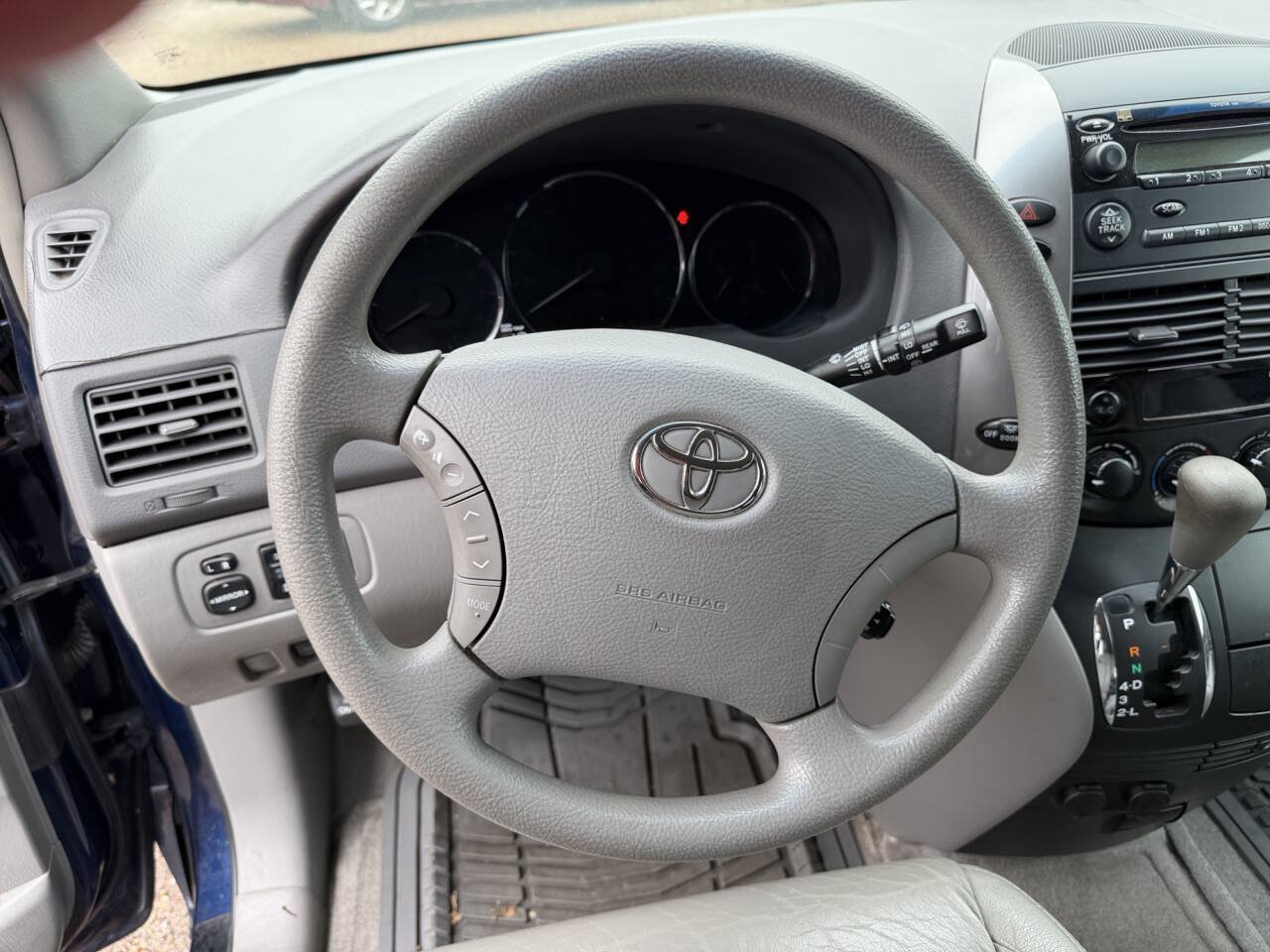 Used 2006 Toyota Sienna LE w/ LE Pkg 4 FWD image 30