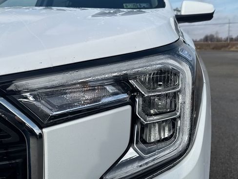 Used 2024 GMC Terrain SLE image 12