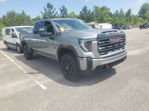 Used 2026 GMC Sierra 2500 AT4 AWD/4WD image 5