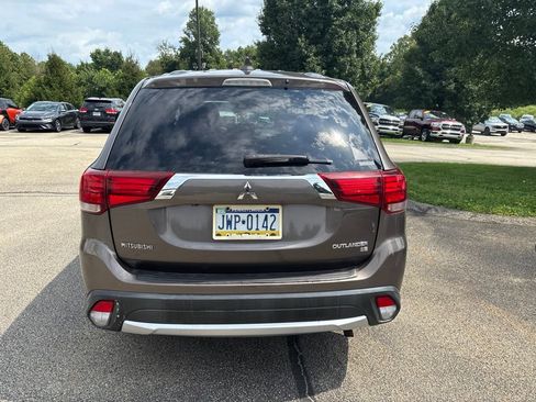 Used 2017 Mitsubishi Outlander SEL AWD/4WD image 6