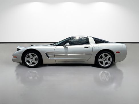 Used 1997 Chevrolet Corvette Coupe RWD image 6