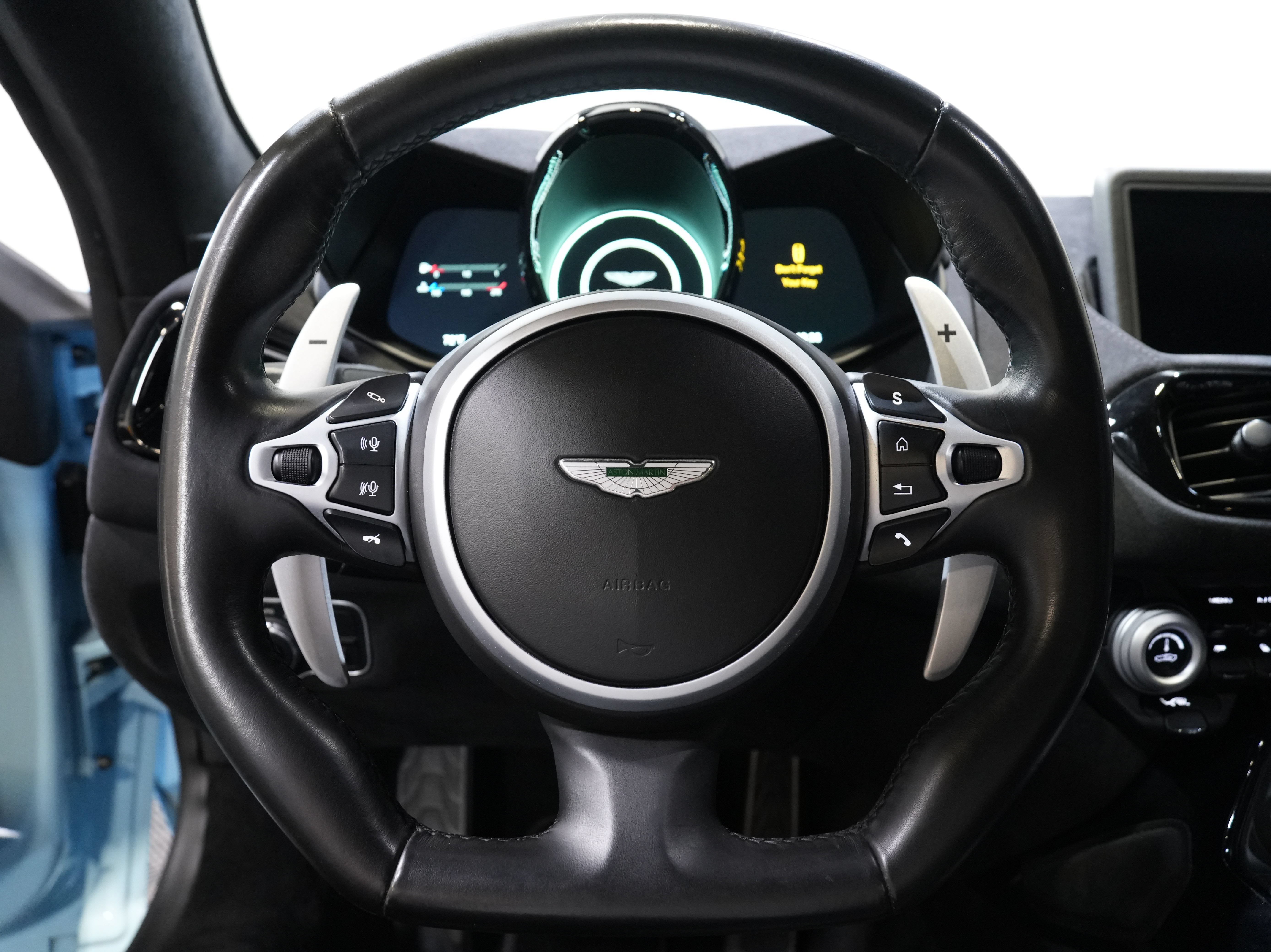 Used 2020 Aston Martin V8 Vantage Coupe RWD image 32