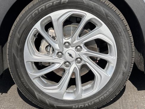 Used 2023 Chevrolet Bolt EUV LT w/ Comfort Package image 40