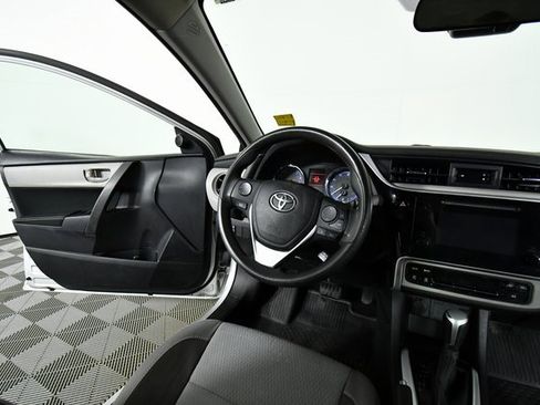 Used 2017 Toyota Corolla L image 19