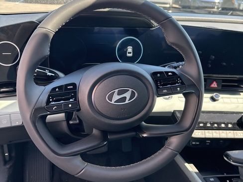 New 2025 Hyundai Elantra Limited image 10