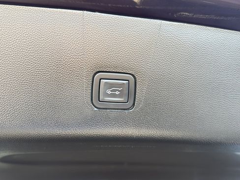 Used 2023 Chevrolet Traverse LT AWD/4WD image 28