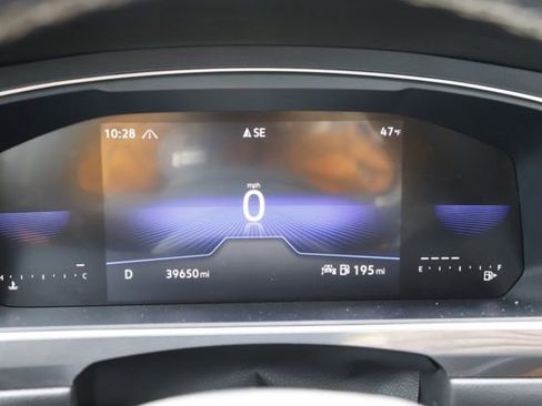 Used 2023 Volkswagen Tiguan SE AWD/4WD image 28