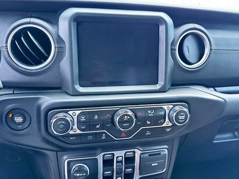 Used 2023 Jeep Wrangler Unlimited Sahara w/ Cold Weather Group AWD/4WD image 16