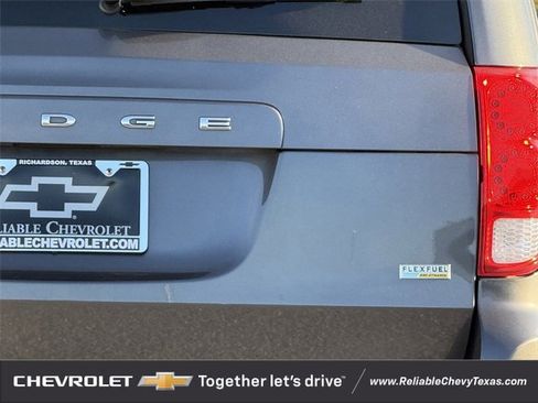 Used 2018 Dodge Grand Caravan SE w/ UConnect Hands-Free Group image 9