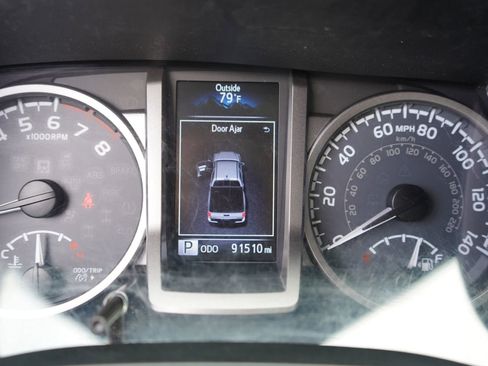 Used 2016 Toyota Tacoma Limited RWD image 10