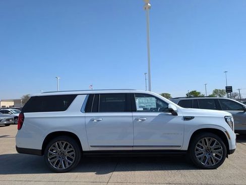 New 2026 GMC Yukon XL Denali Ultimate AWD/4WD image 3