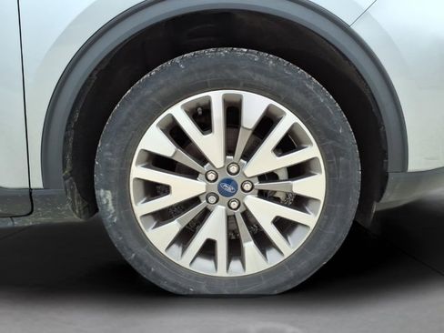 Used 2022 Ford Escape Titanium image 11