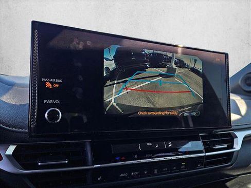 Used 2025 Toyota Sienna XLE Woodland Edition image 13