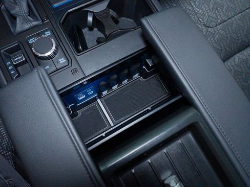 Used 2024 Toyota Tundra Limited image 69