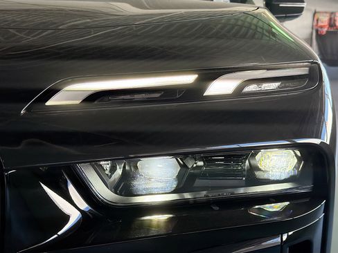 New 2026 BMW 750e xDrive image 9