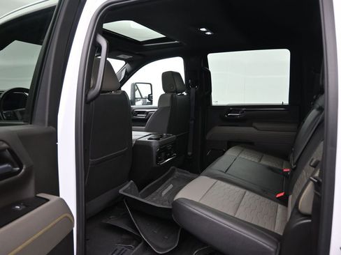 Used 2024 Chevrolet Silverado 2500 ZR2 w/ Technology Package image 29