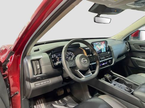 Used 2024 Nissan Pathfinder SL w/ SL Premium Package AWD/4WD image 9