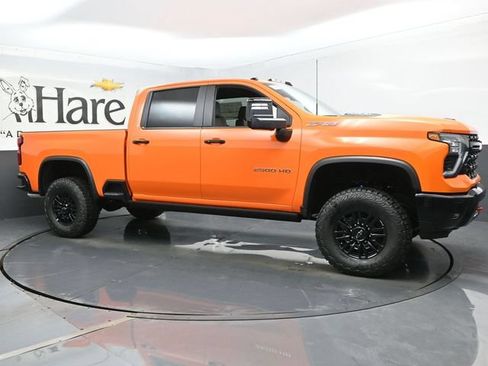 Used 2025 Chevrolet Silverado 2500 ZR2 w/ Technology Package AWD/4WD image 6
