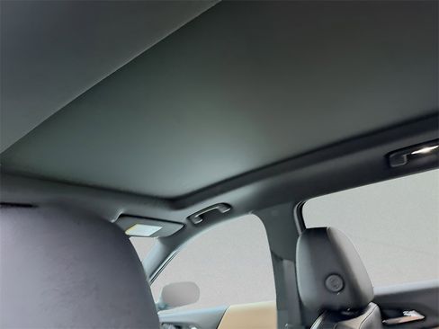 Used 2025 Chevrolet Equinox ACTIV w/ Safety and Technology Package image 33