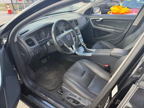Used 2017 Volvo S60 T5 Dynamic image 8