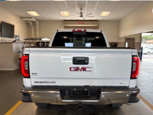 Used 2018 GMC Sierra 1500 SLT w/ Enhanced Driver Alert Package RWD image 4